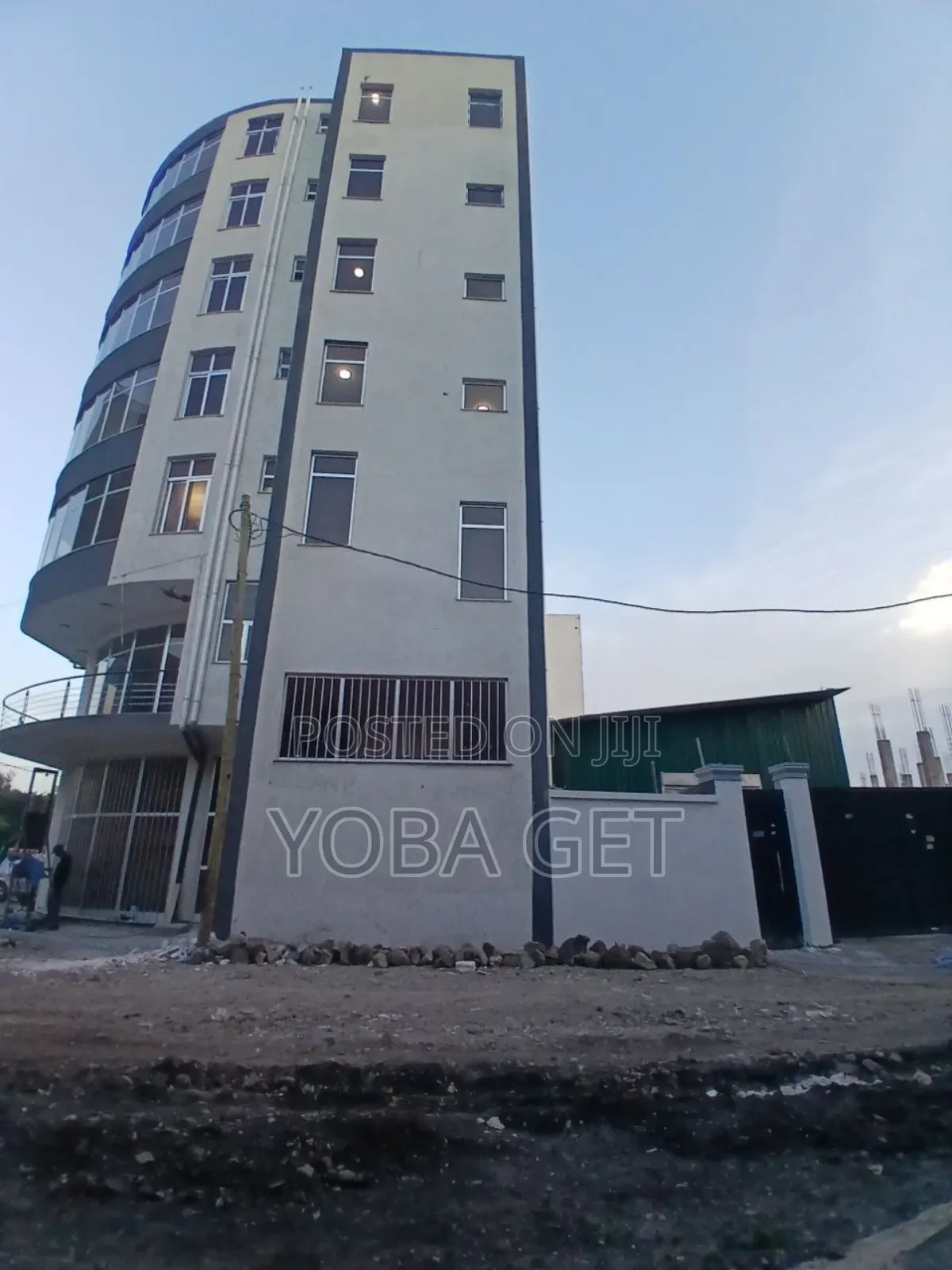 አስቸካይ የሚሸጥ ህንፃ