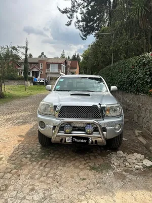 Photo - Toyota Tacoma 2008 Silver