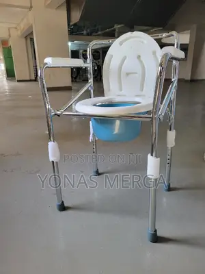 Photo - Heavy Duty Commode Chair八ةpot Chair一folding Adjustable