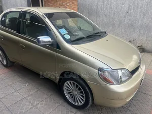 Photo - Toyota Platz 2001 Gold