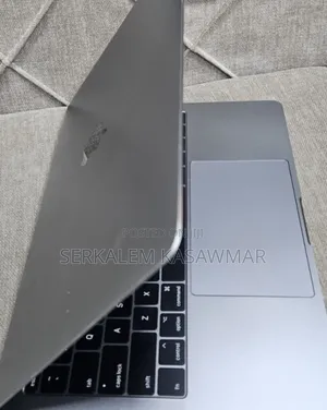 Photo - New Laptop Apple MacBook Pro 2017 16GB Intel Core I5 SSD 256GB