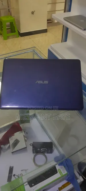 Photo - Laptop Asus Vivobook E200HA 4GB Intel Celeron SSD 60GB
