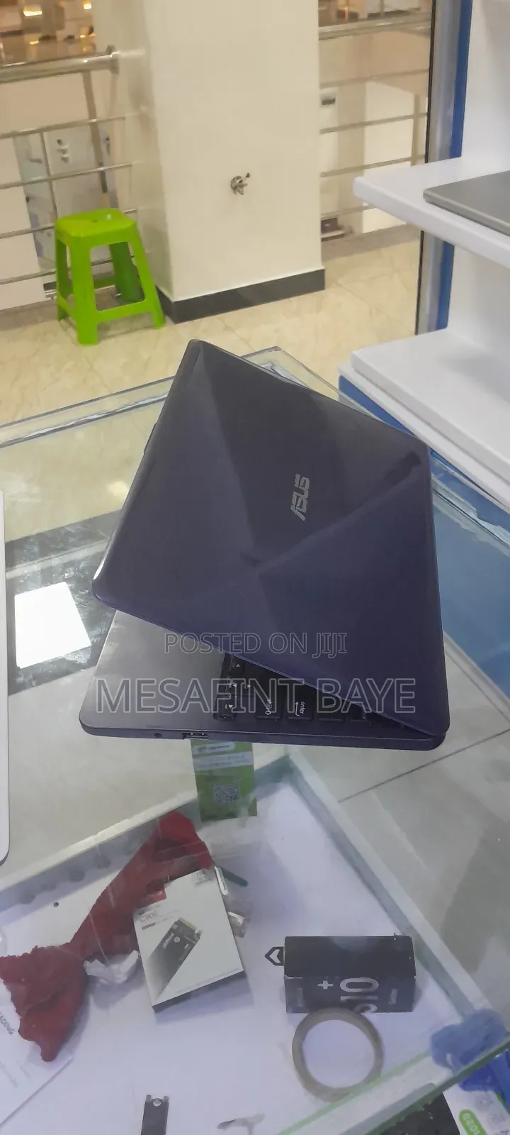 Laptop Asus Vivobook E200HA 4GB Intel Celeron SSD 60GB