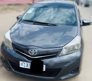 Photo - Toyota Yaris 2012 Black
