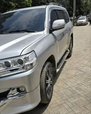 Toyota Land Cruiser 2012 Silver