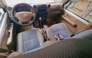 Photo - Toyota Land Cruiser 2011 White