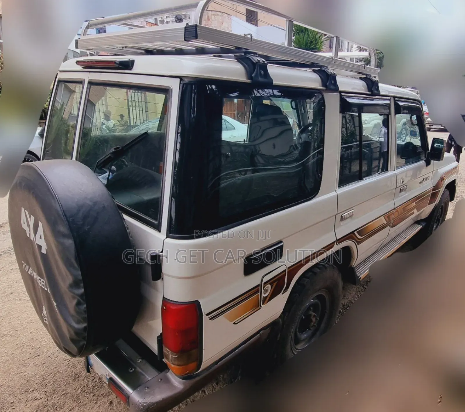 Toyota Land Cruiser 2011 White