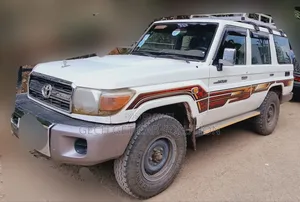 Toyota Land Cruiser 2011 White