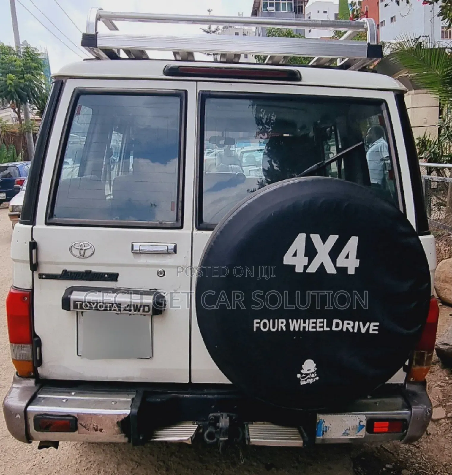 Toyota Land Cruiser 2011 White