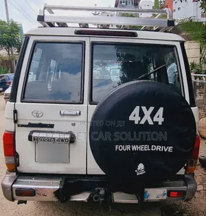 Toyota Land Cruiser 2011 White