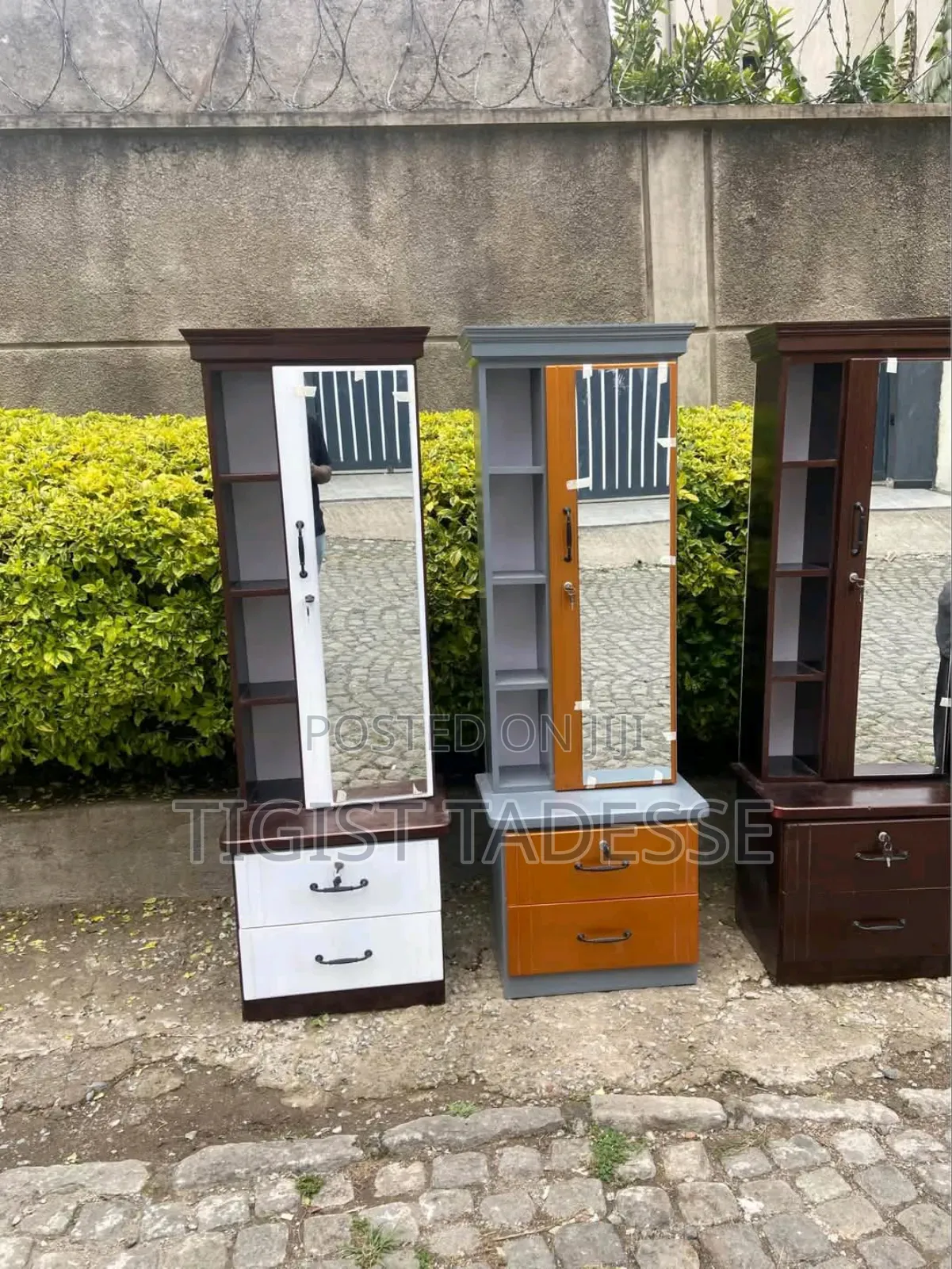 Dressing Table መዋቢያ ቅልብጭ ያለች