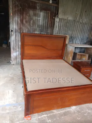 Bed Quality በ ኦክ የተሠራ ፅድት ያለ 150ሳሜ በግራ እና በቀኝ መሣቢያ ያለው