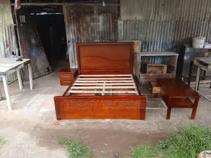 Bed Quality በ ኦክ የተሠራ ፅድት ያለ 150ሳሜ በግራ እና በቀኝ መሣቢያ ያለው