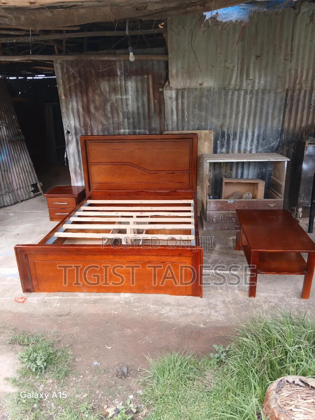 Bed Quality በ ኦክ የተሠራ ፅድት ያለ 150ሳሜ በግራ እና በቀኝ መሣቢያ ያለው