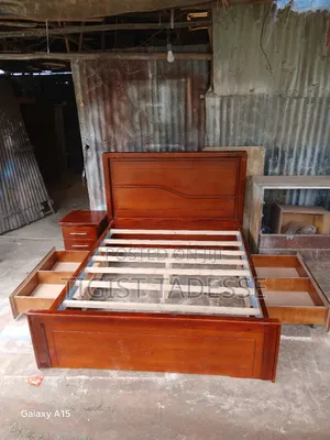 Bed Quality በ ኦክ የተሠራ ፅድት ያለ 150ሳሜ በግራ እና በቀኝ መሣቢያ ያለው