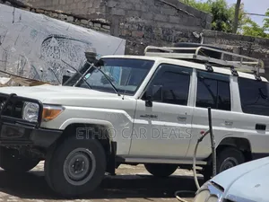 Toyota Land Cruiser 2018 White