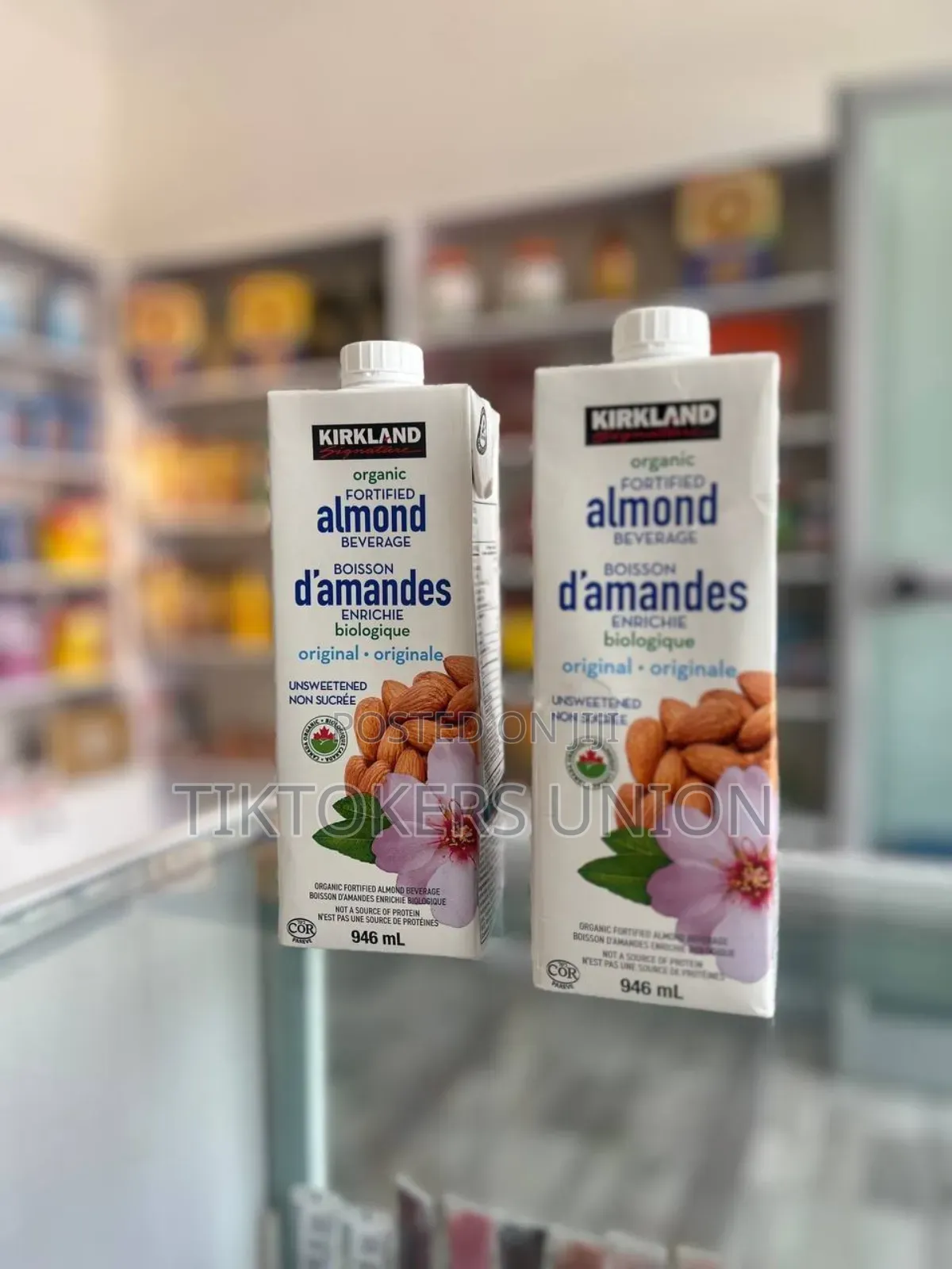 Kirkland Signature Organic Unsweetened Almond Beverage