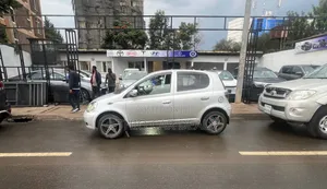 Toyota Vitz 2004 Silver