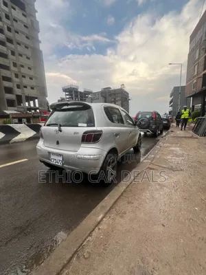 Toyota Vitz 2004 Silver