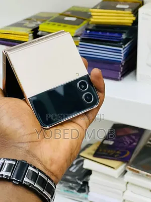 New Samsung Galaxy Z Flip4 128 GB White