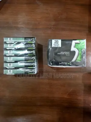 Photo - 5 Spearmint Menthe Verte Rain Five Gum. Imported From Canada