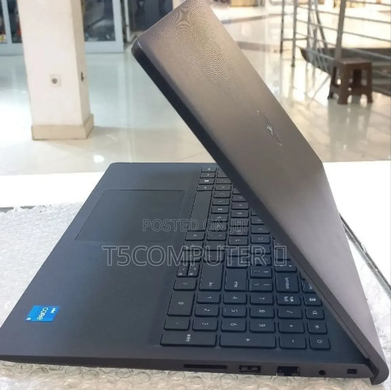 New Laptop Dell Vostro 3520 8GB Intel Core I7 SSD 1T