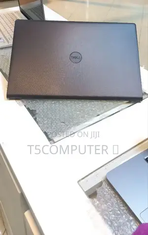 New Laptop Dell Vostro 3520 8GB Intel Core I7 SSD 1T