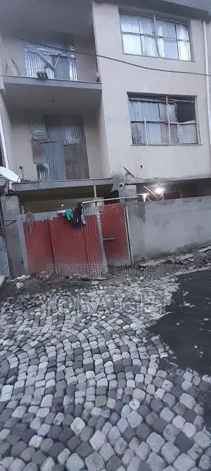 Photo - 5bdrm House in Akaky Kaliti for sale