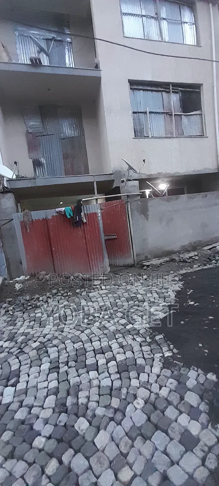 5bdrm House in Akaky Kaliti for sale