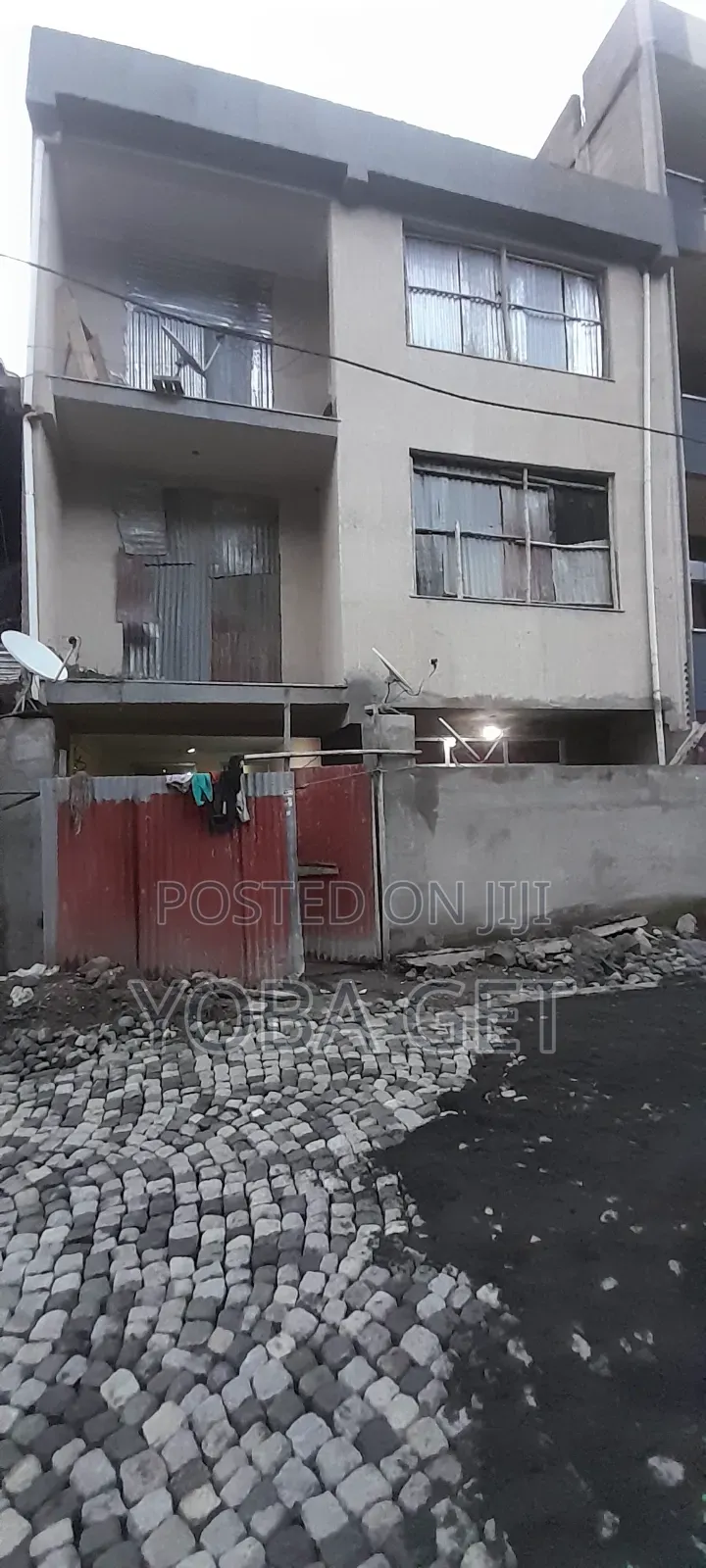 5bdrm House in Akaky Kaliti for sale