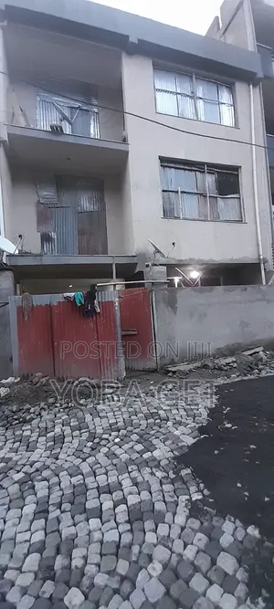 5bdrm House in Akaky Kaliti for sale