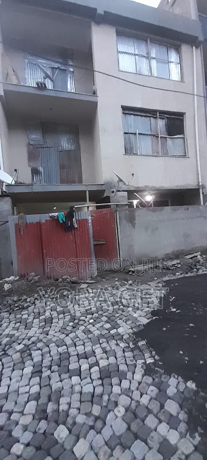 5bdrm House in Akaky Kaliti for sale