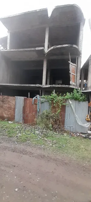 4bdrm House in አስቸካይ የሚሸጥ እስላብ, Akaky Kaliti for sale