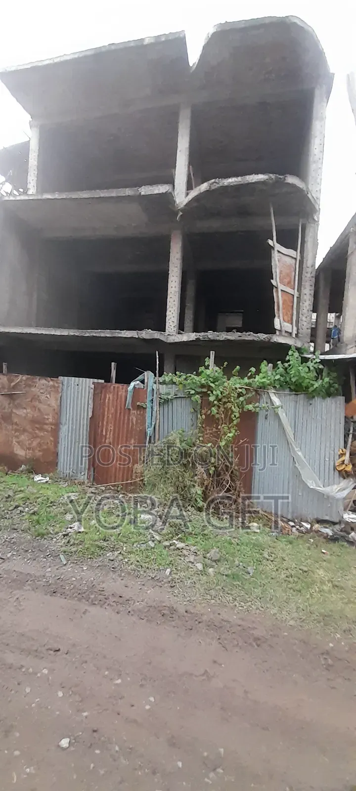4bdrm House in አስቸካይ የሚሸጥ እስላብ, Akaky Kaliti for sale