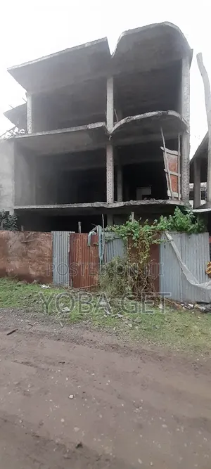 4bdrm House in አስቸካይ የሚሸጥ እስላብ, Akaky Kaliti for sale