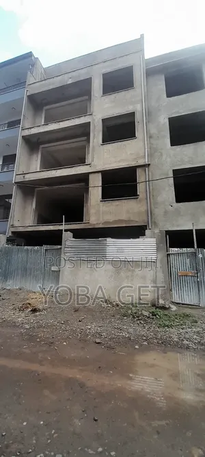 7bdrm House in Akaky Kaliti for sale