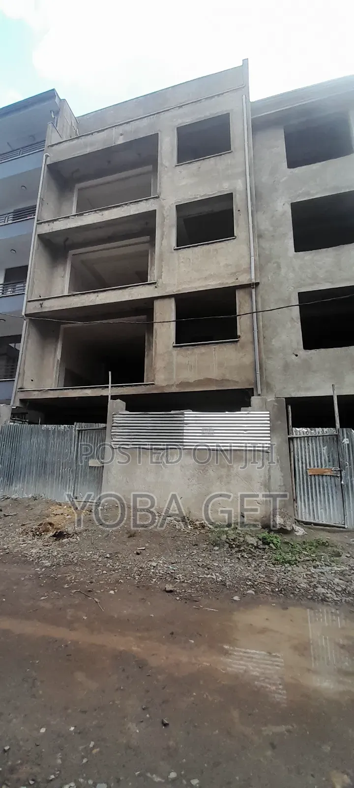 7bdrm House in Akaky Kaliti for sale