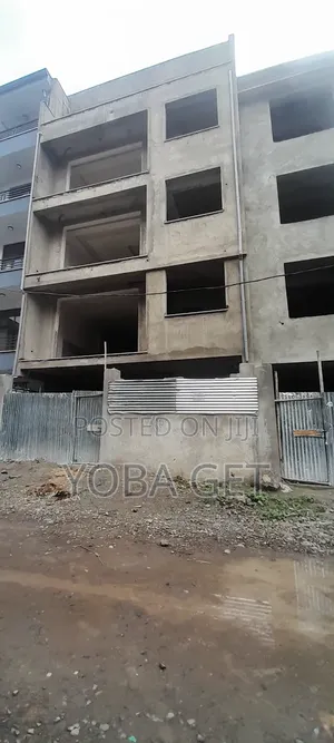 7bdrm House in Akaky Kaliti for sale