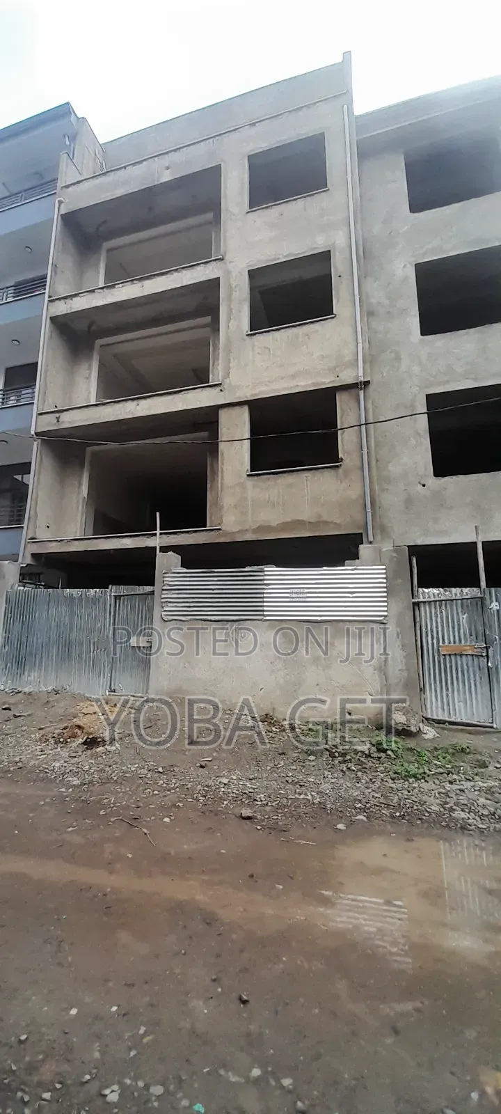 7bdrm House in Akaky Kaliti for sale