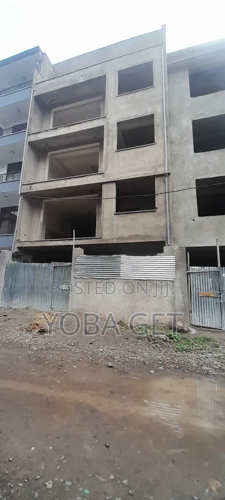 7bdrm House in Akaky Kaliti for sale