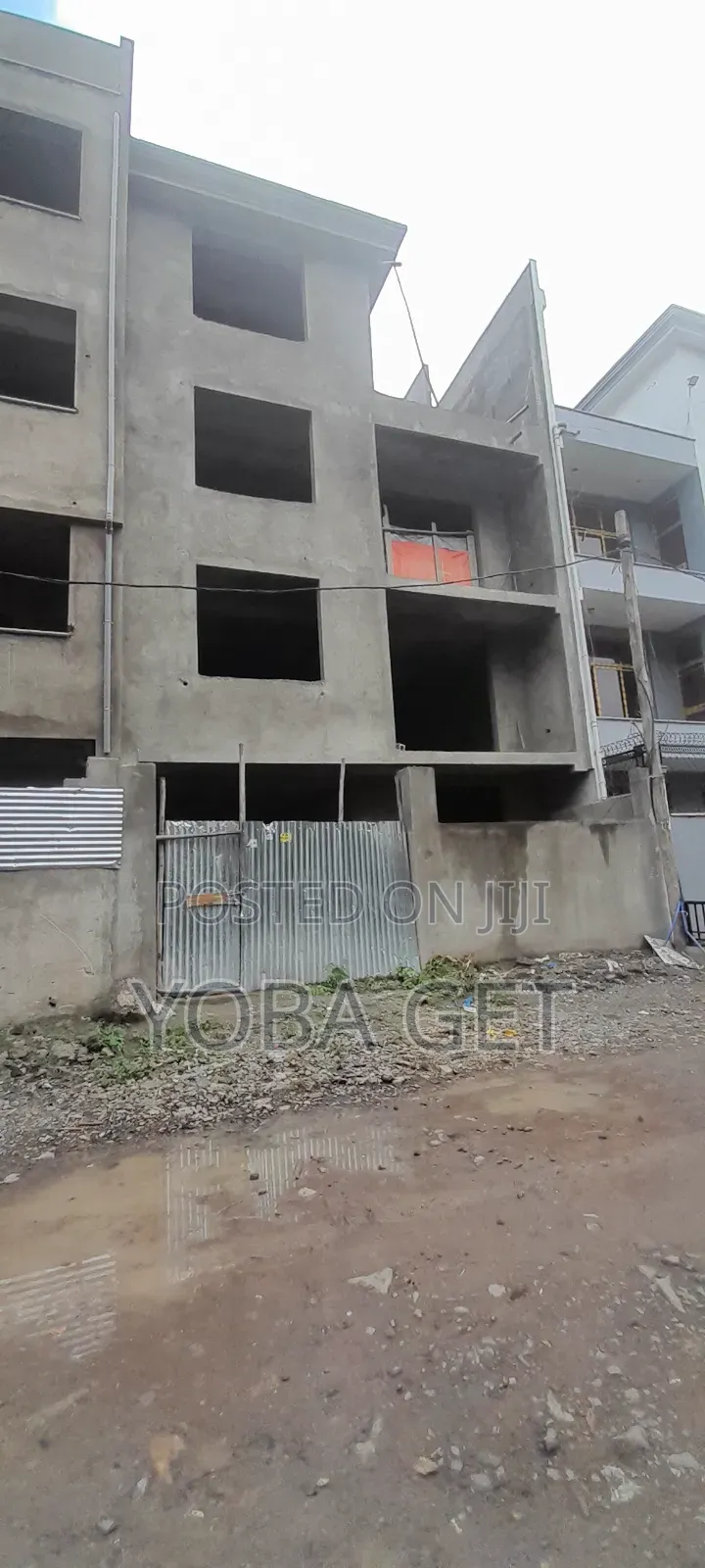 7bdrm House in Akaky Kaliti for sale