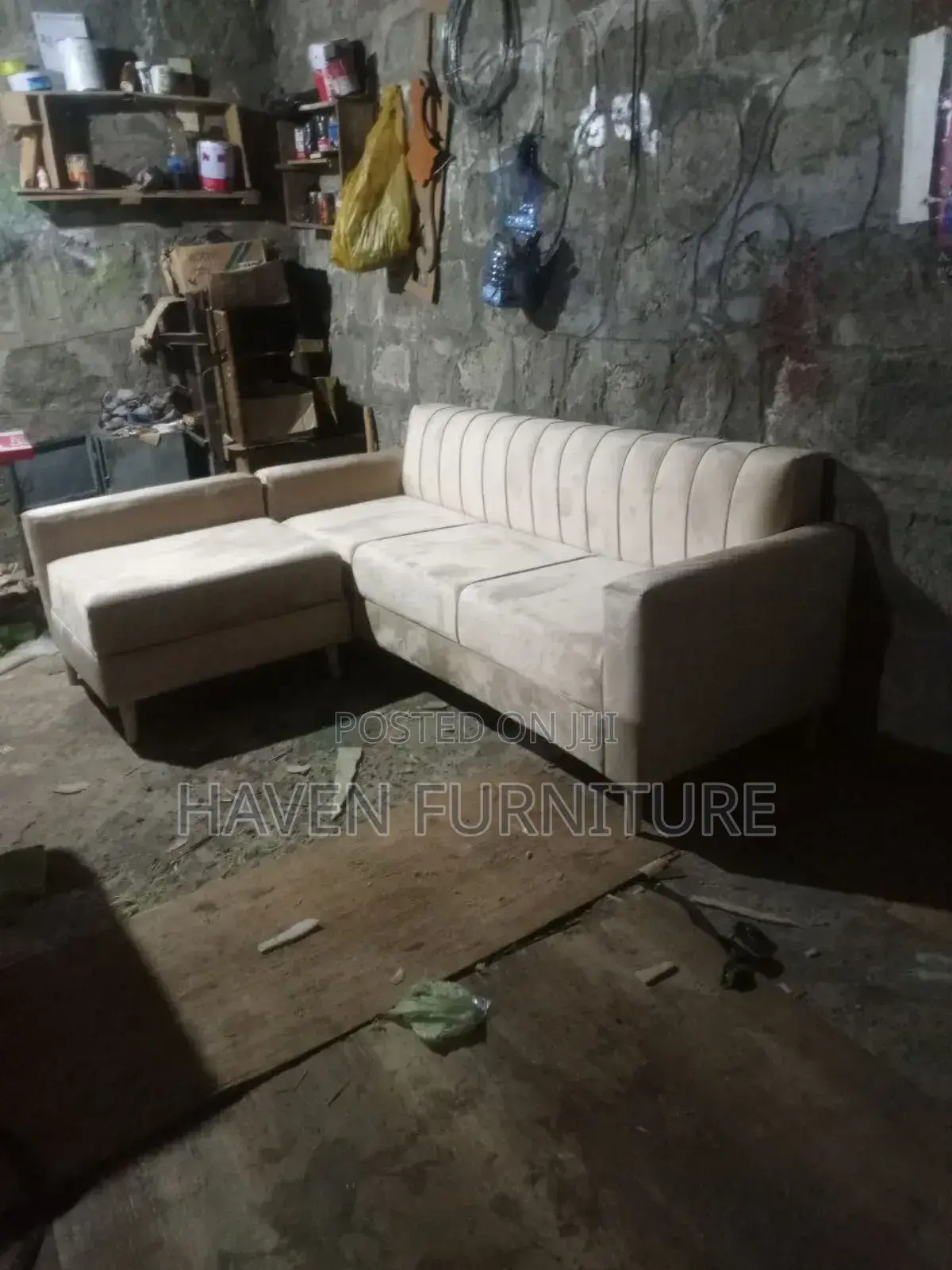 ለጠባብ ቤት የሚሆን ሶፋ