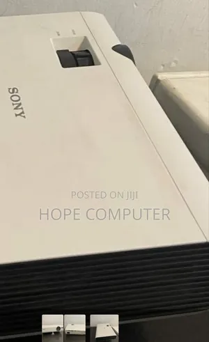 Photo - Sony VPL-Dx100