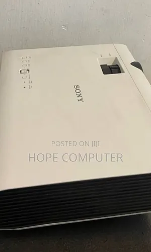 Photo - Sony VPL-Dx102