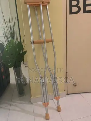 Photo - Axillary Crutchesث号cranch~下auxiliary Equipment for Movement