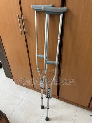 Photo - Crutches皿kranch/Underarm Pad and Handgrip (5’2-5’10)x-Large