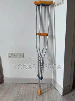 Photo - Adult Aluminum Crutches豉ذpair of Standard Aluminum Crutches