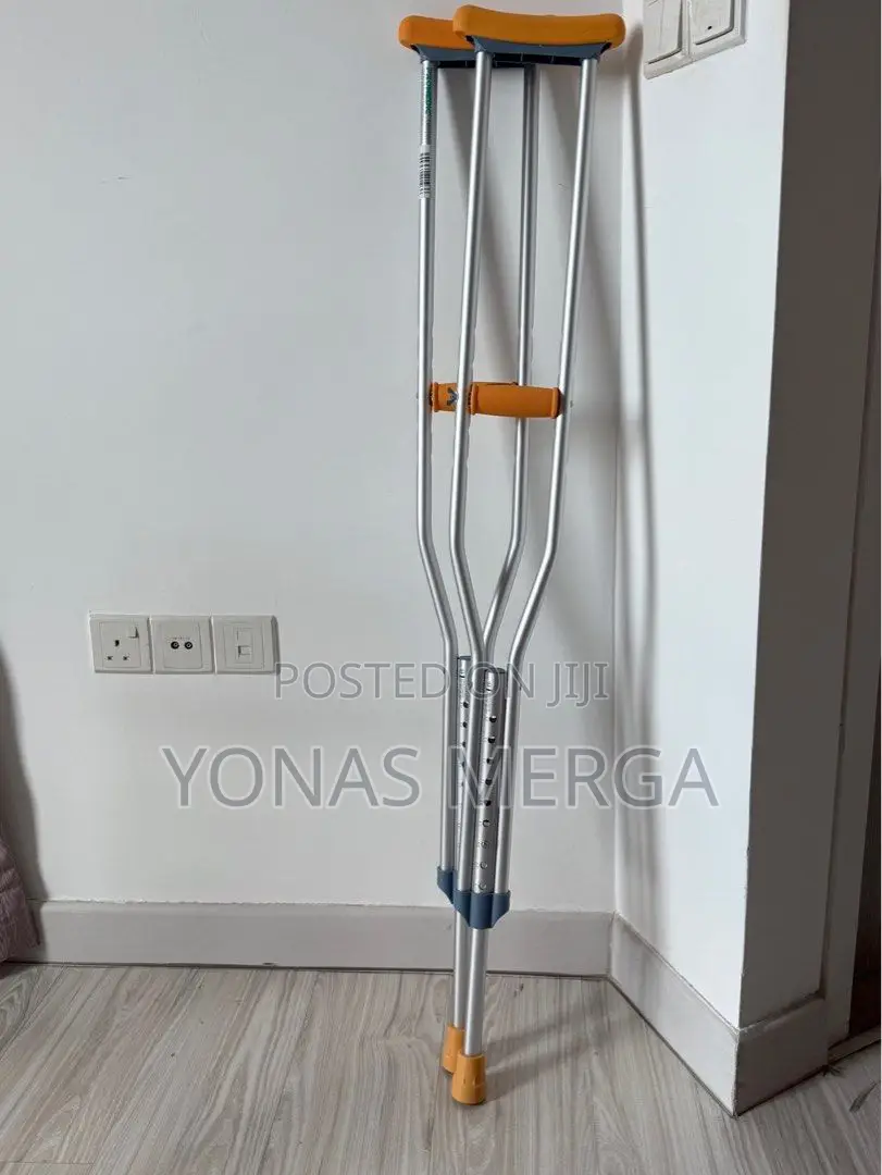 Adult Aluminum Crutches豉ذpair of Standard Aluminum Crutches