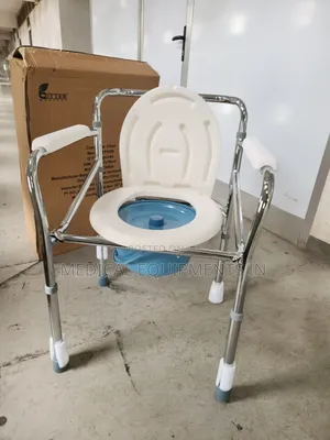 Photo - Toilet Chair跟上new Commode Chair瓶蓋commode Chair這是commode