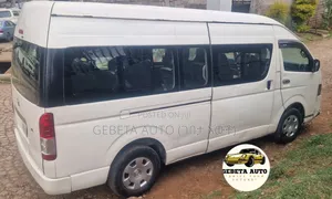 Toyota HiAce 2009 White